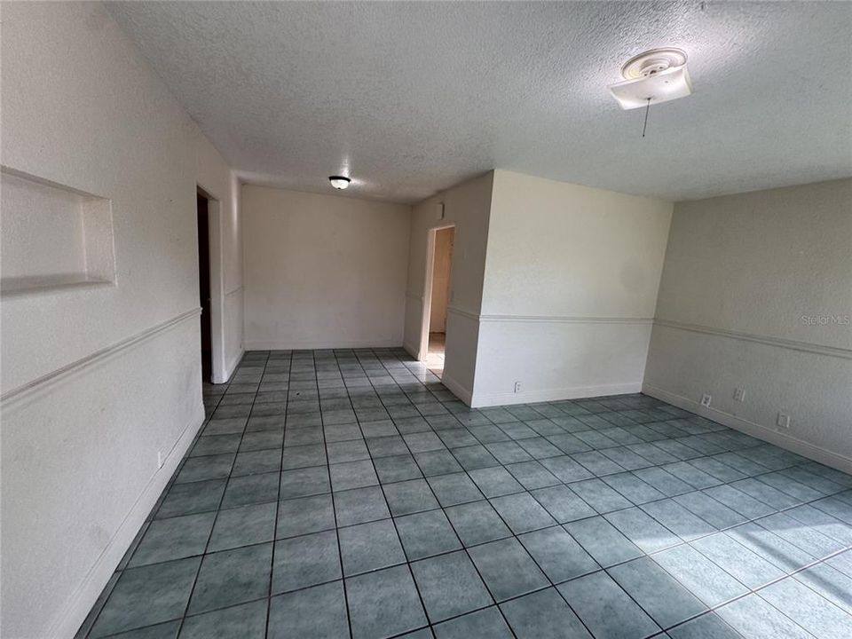 For Rent: $995 (2 beds, 1 baths, 1592 Square Feet)