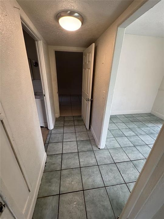 For Rent: $995 (2 beds, 1 baths, 1592 Square Feet)