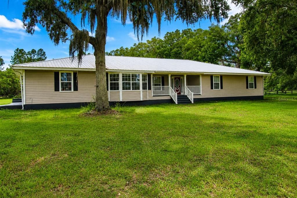 For Sale: $500,000 (4 beds, 3 baths, 2760 Square Feet)