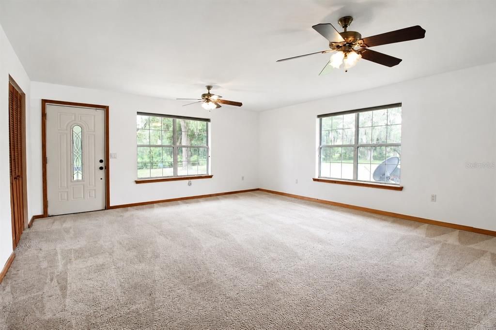 For Sale: $500,000 (4 beds, 3 baths, 2760 Square Feet)