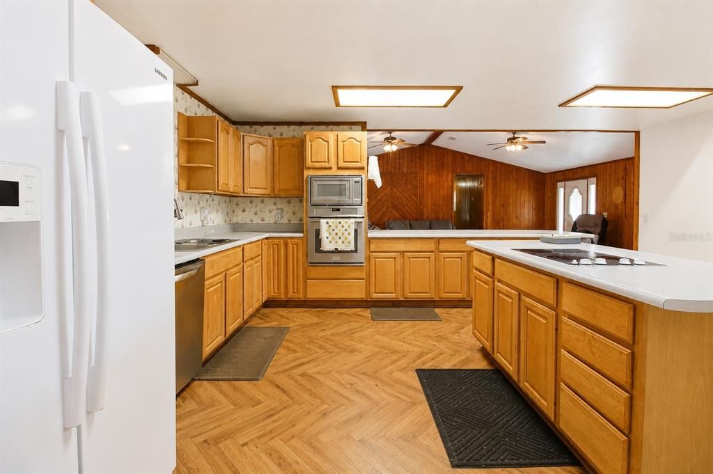 For Sale: $500,000 (4 beds, 3 baths, 2760 Square Feet)