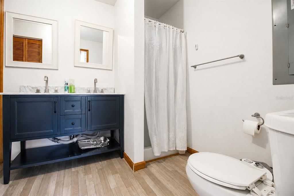 For Sale: $500,000 (4 beds, 3 baths, 2760 Square Feet)