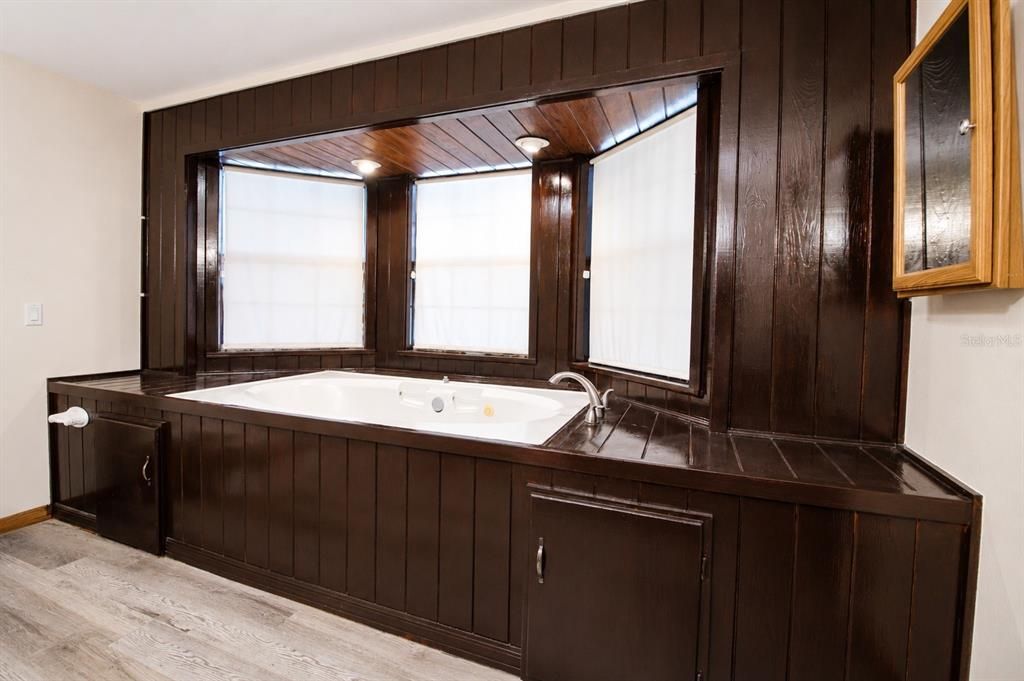 For Sale: $500,000 (4 beds, 3 baths, 2760 Square Feet)