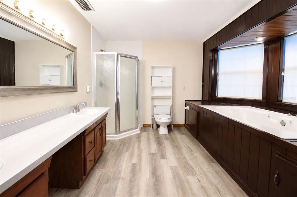 For Sale: $500,000 (4 beds, 3 baths, 2760 Square Feet)