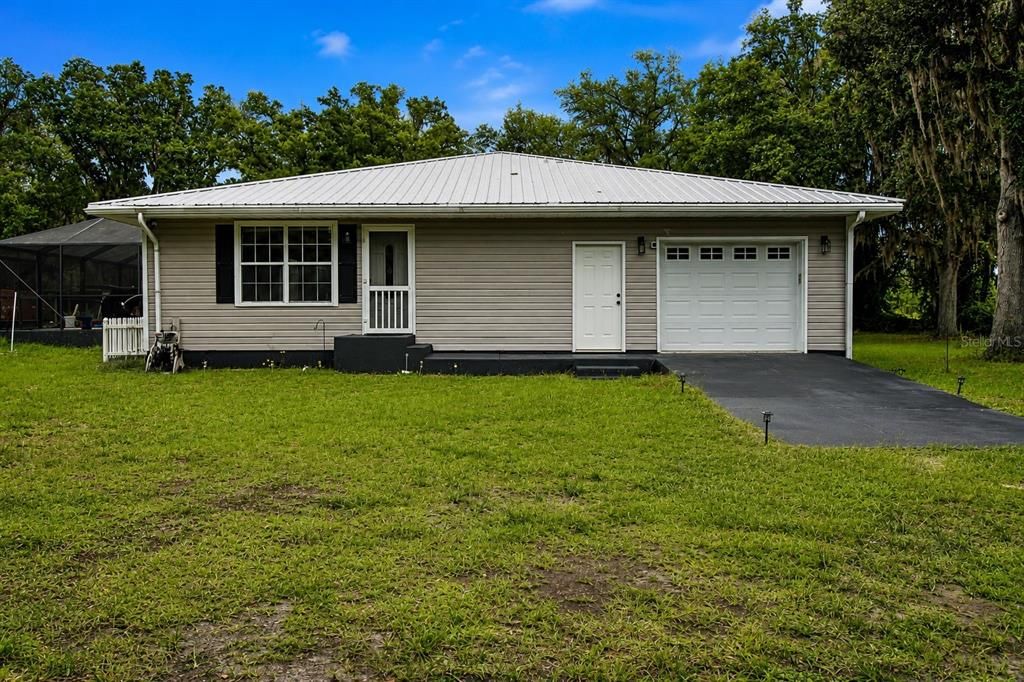 For Sale: $500,000 (4 beds, 3 baths, 2760 Square Feet)