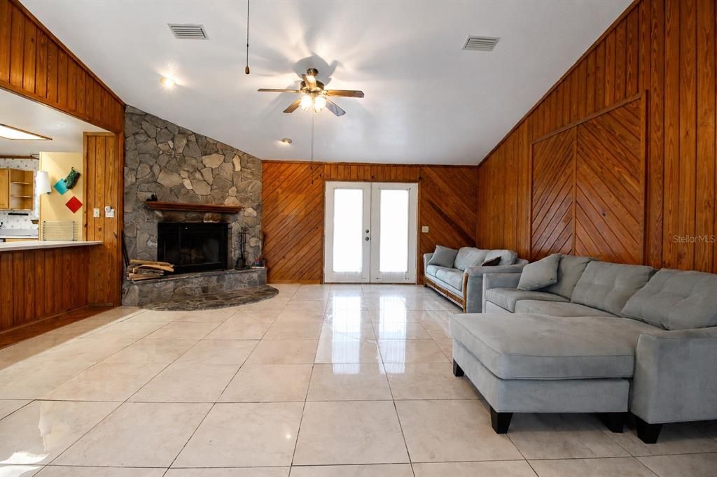 For Sale: $500,000 (4 beds, 3 baths, 2760 Square Feet)