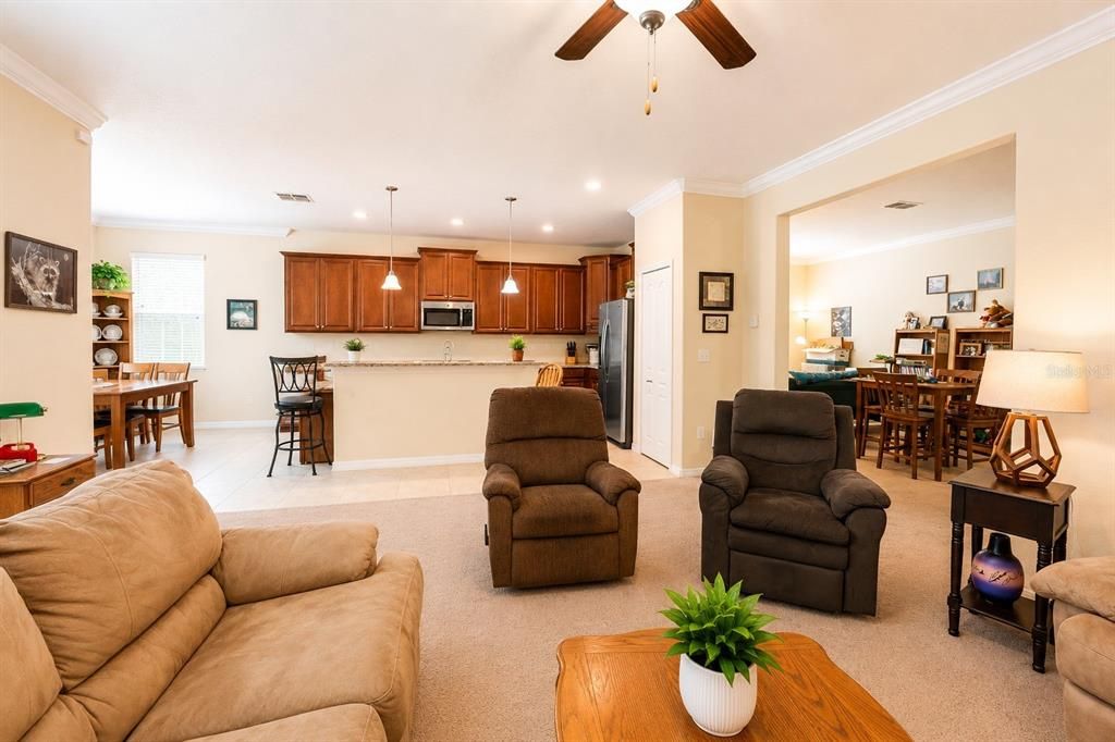 En Venta: $399,900 (4 camas, 3 baños, 2592 Pies cuadrados)