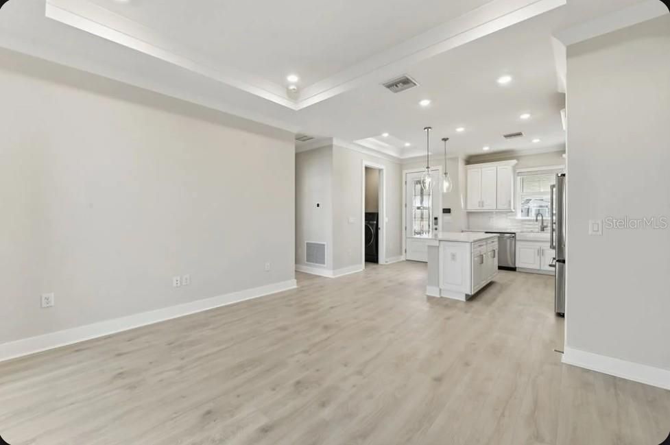 На продажу: $359,990 (1 спален, 1 ванн, 794 Квадратных фут)