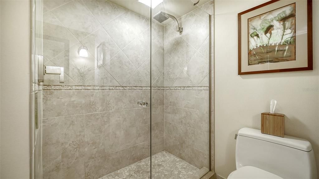 На продажу: $625,000 (2 спален, 2 ванн, 1235 Квадратных фут)
