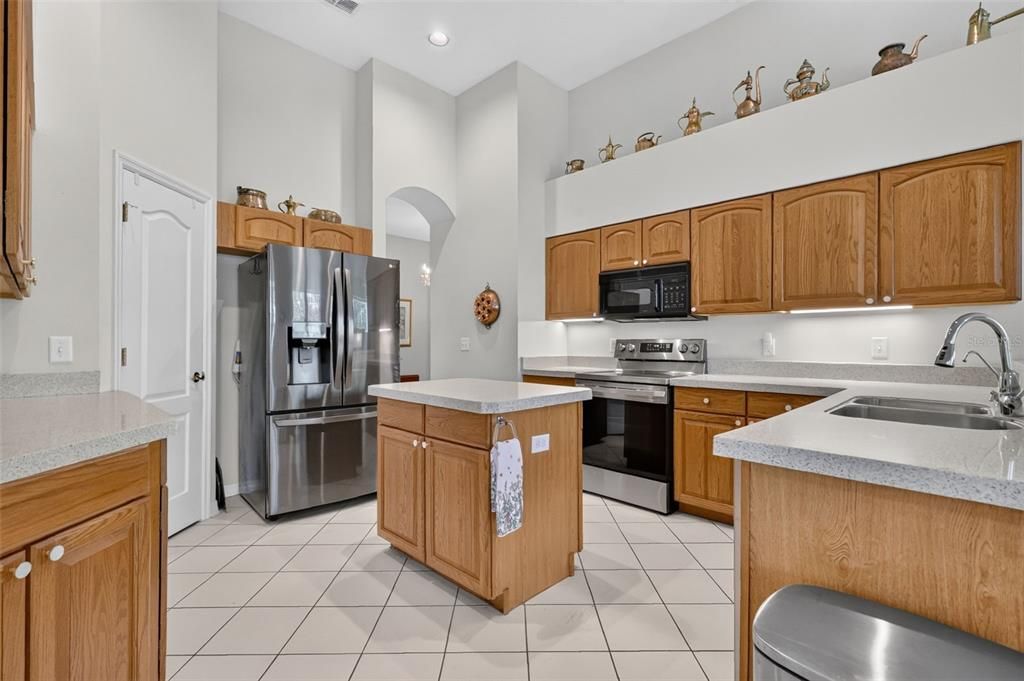 For Sale: $570,000 (3 beds, 3 baths, 2777 Square Feet)