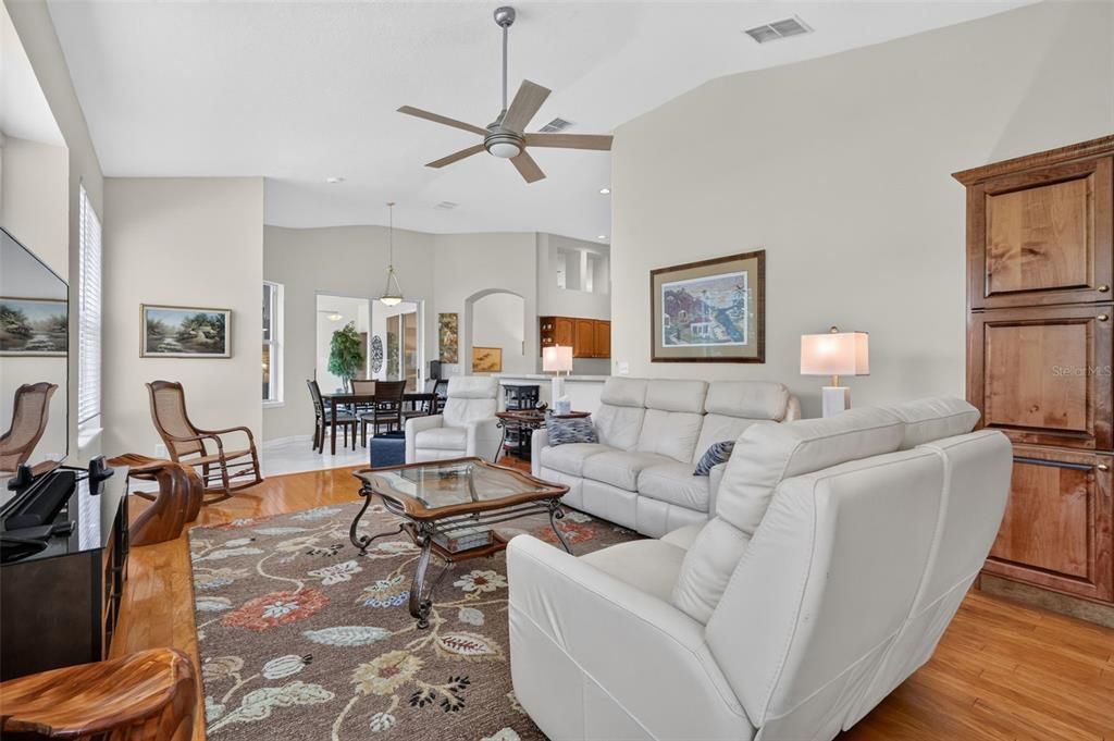 For Sale: $570,000 (3 beds, 3 baths, 2777 Square Feet)