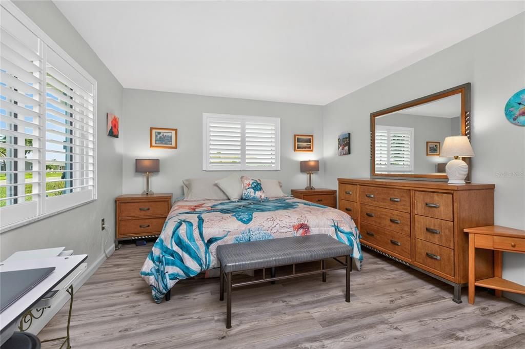 For Sale: $219,000 (2 beds, 1 baths, 1330 Square Feet)