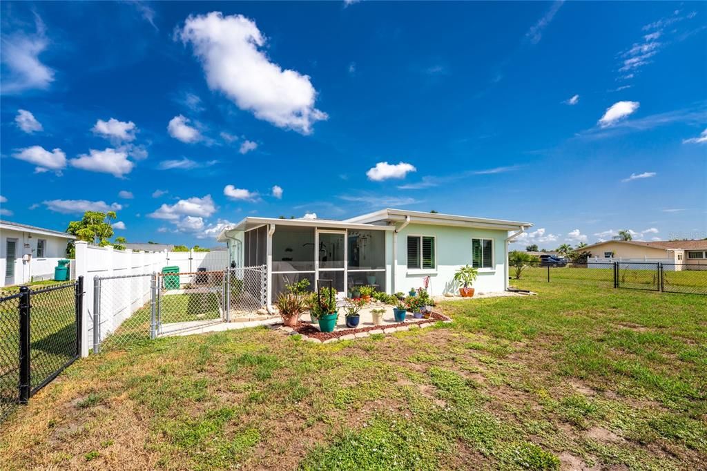 For Sale: $219,000 (2 beds, 1 baths, 1330 Square Feet)