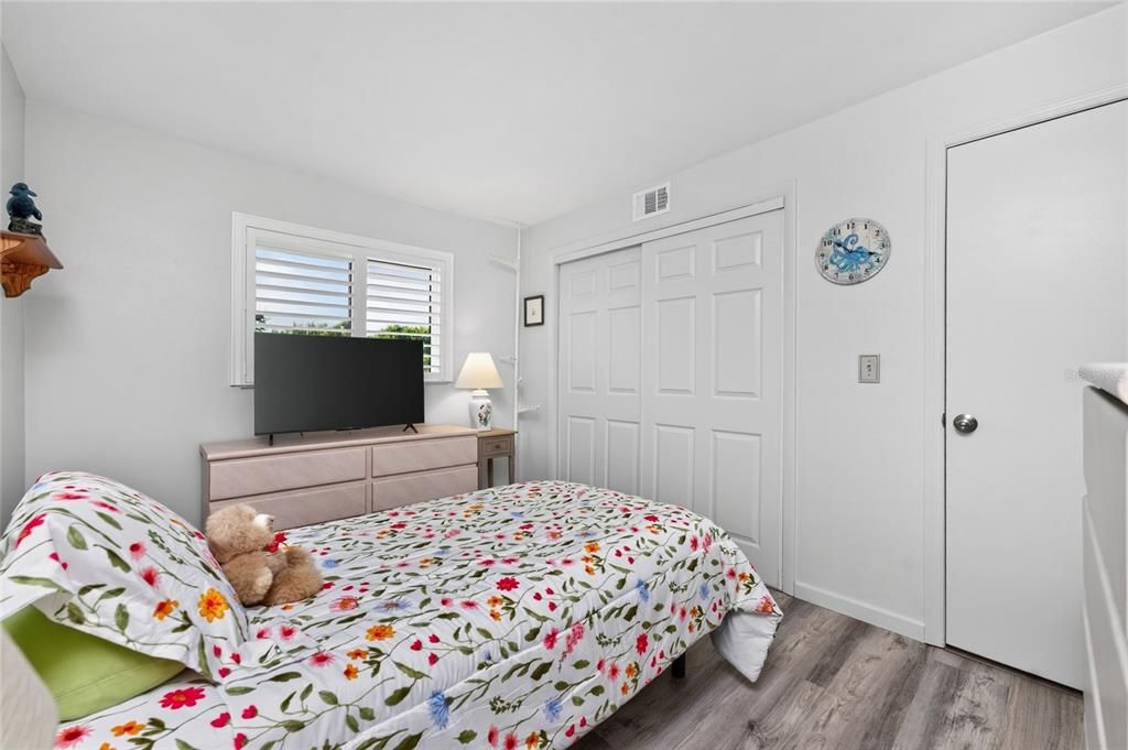 For Sale: $219,000 (2 beds, 1 baths, 1330 Square Feet)
