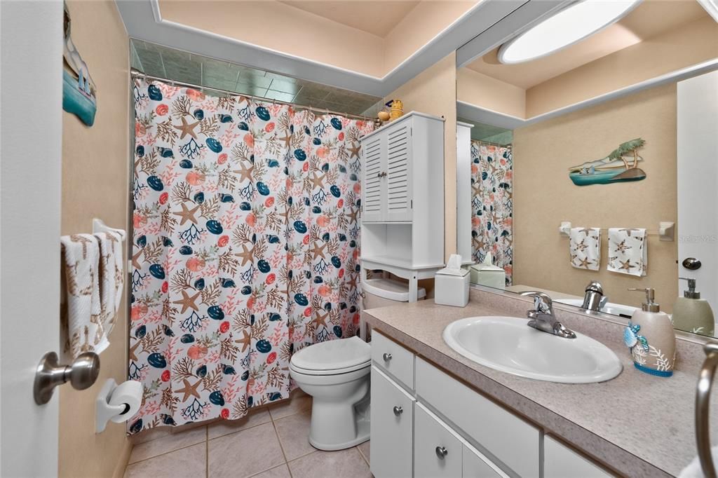 For Sale: $219,000 (2 beds, 1 baths, 1330 Square Feet)