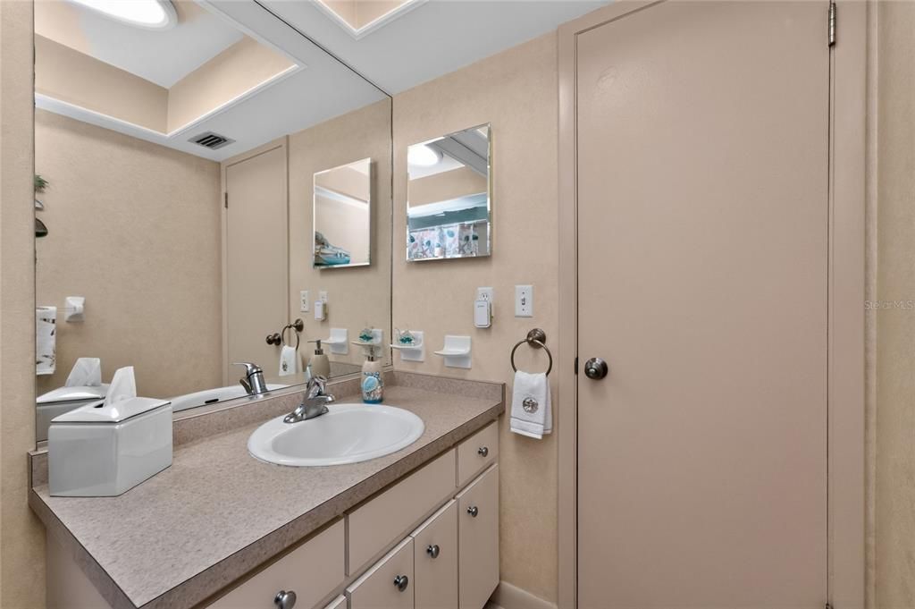 For Sale: $219,000 (2 beds, 1 baths, 1330 Square Feet)