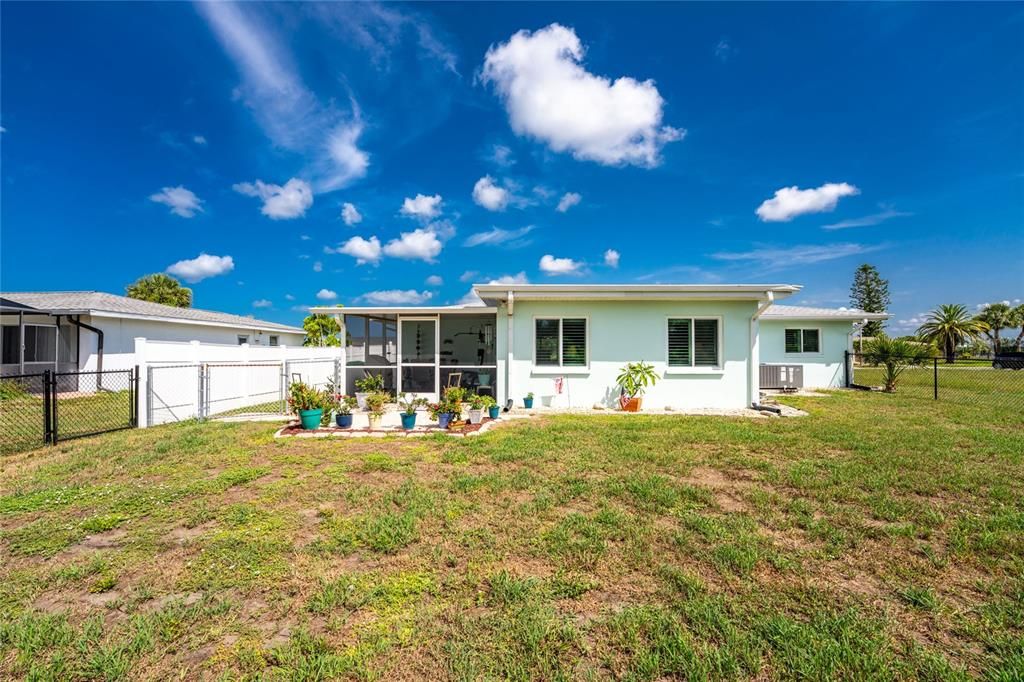 For Sale: $219,000 (2 beds, 1 baths, 1330 Square Feet)