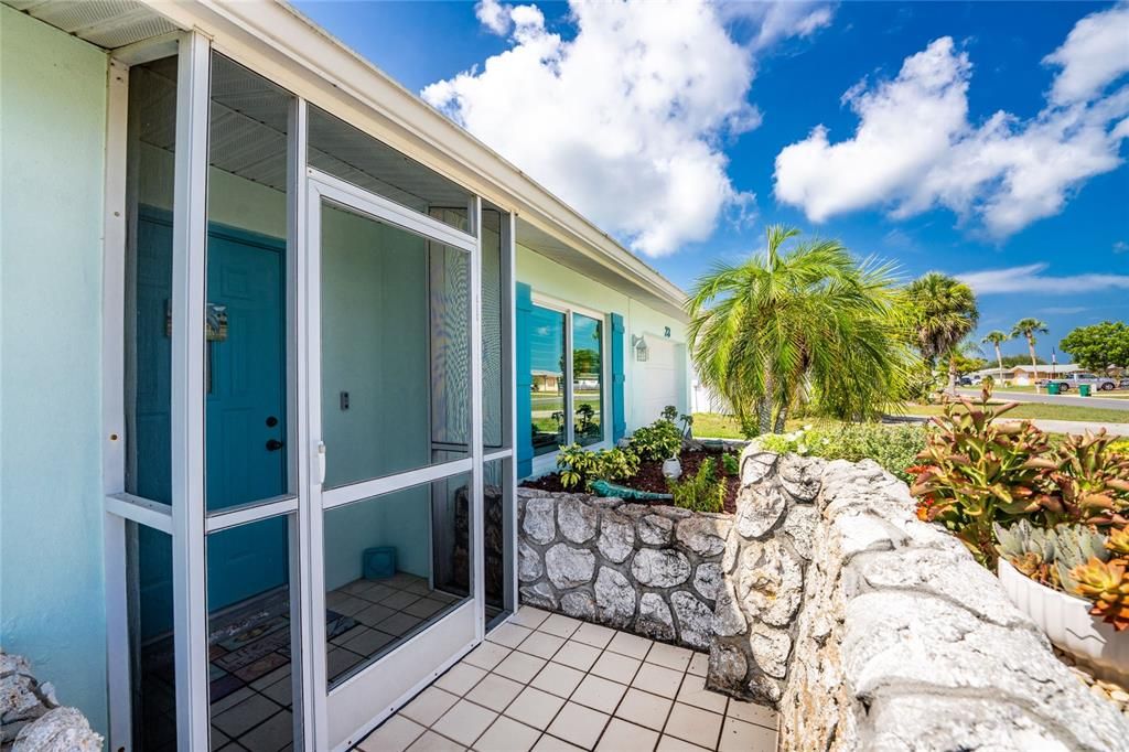 For Sale: $219,000 (2 beds, 1 baths, 1330 Square Feet)