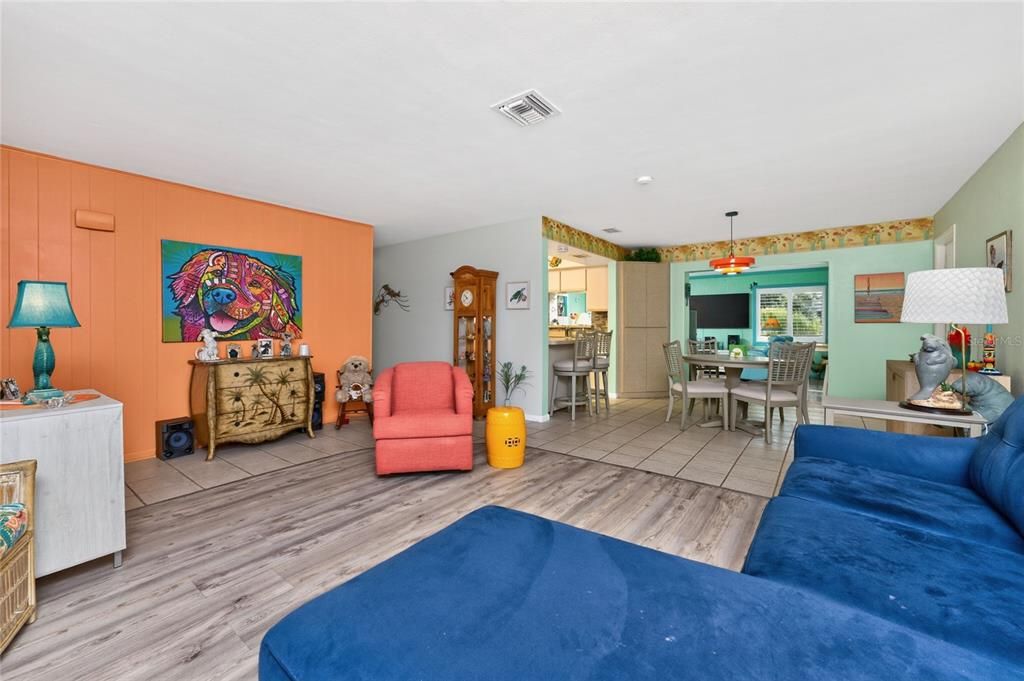 For Sale: $219,000 (2 beds, 1 baths, 1330 Square Feet)