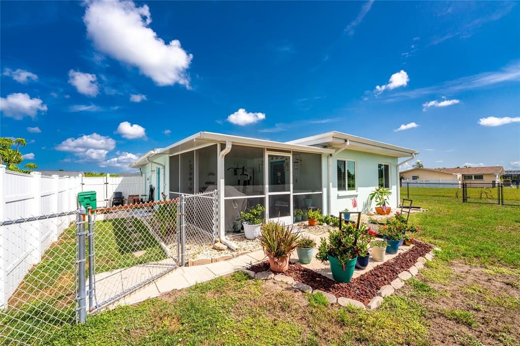 For Sale: $219,000 (2 beds, 1 baths, 1330 Square Feet)