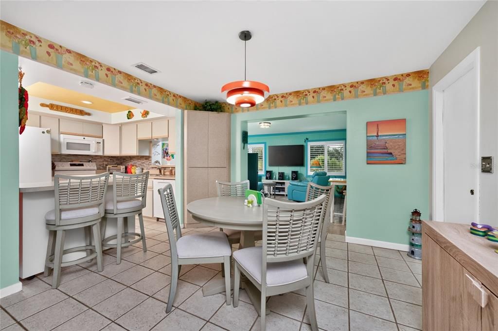 For Sale: $219,000 (2 beds, 1 baths, 1330 Square Feet)