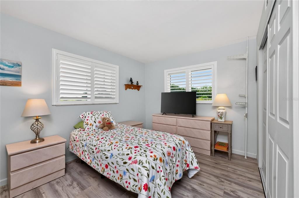 For Sale: $219,000 (2 beds, 1 baths, 1330 Square Feet)