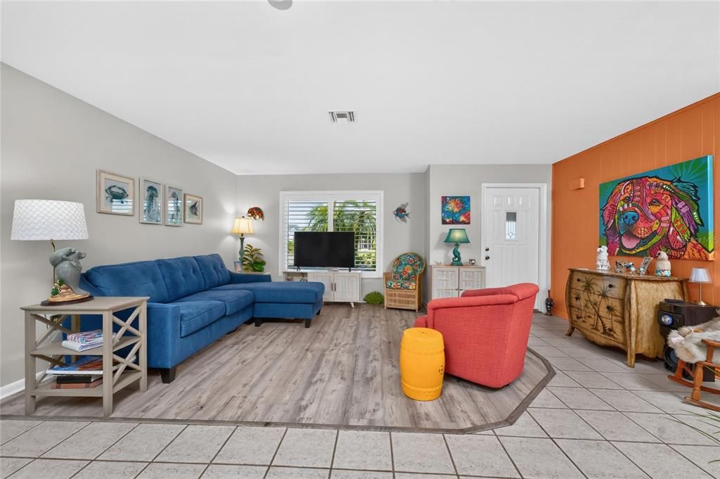 For Sale: $219,000 (2 beds, 1 baths, 1330 Square Feet)