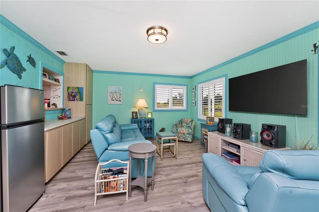 For Sale: $219,000 (2 beds, 1 baths, 1330 Square Feet)