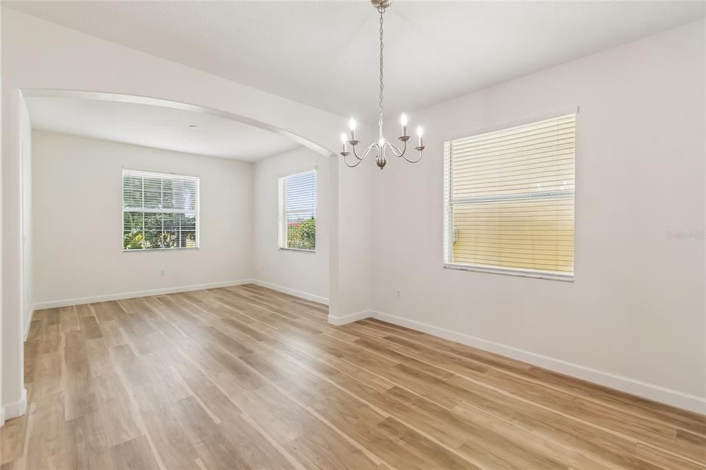 En Venta: $469,900 (5 camas, 3 baños, 3309 Pies cuadrados)
