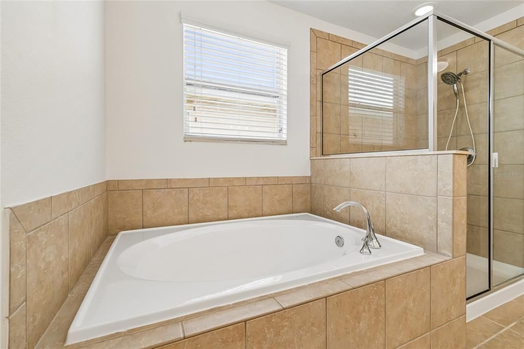 En Venta: $469,900 (5 camas, 3 baños, 3309 Pies cuadrados)