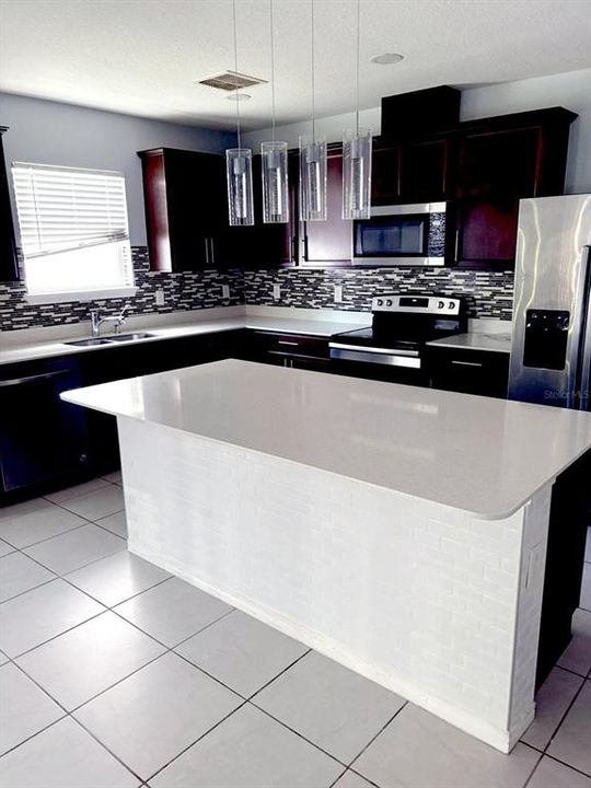 В аренду: $2,450 (4 спален, 2 ванн, 1850 Квадратных фут)