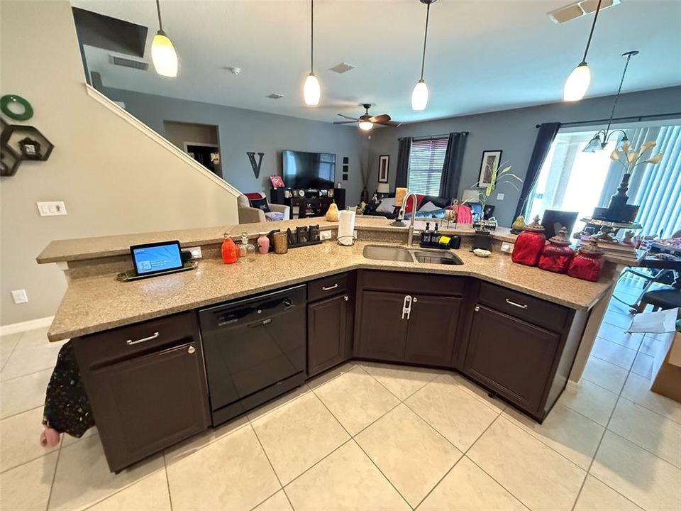 В аренду: $3,550 (5 спален, 3 ванн, 3298 Квадратных фут)