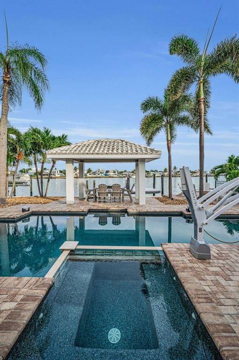 En Venta: $1,550,000 (3 camas, 3 baños, 2098 Pies cuadrados)