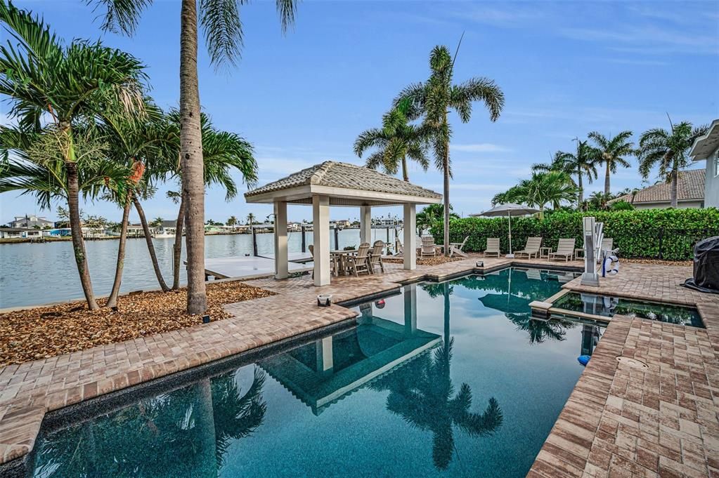 En Venta: $1,550,000 (3 camas, 3 baños, 2098 Pies cuadrados)