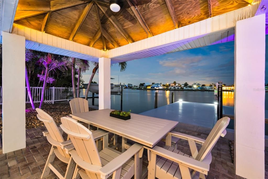 En Venta: $1,550,000 (3 camas, 3 baños, 2098 Pies cuadrados)