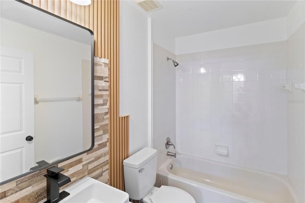 For Rent: $1,950 (3 beds, 2 baths, 1243 Square Feet)