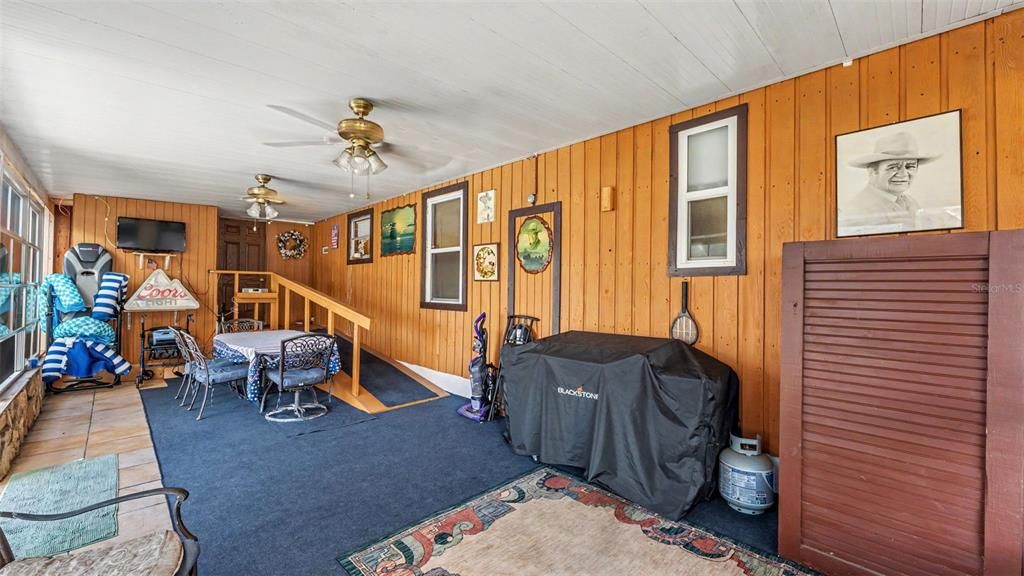 Activo con contrato: $275,000 (3 camas, 2 baños, 1958 Pies cuadrados)