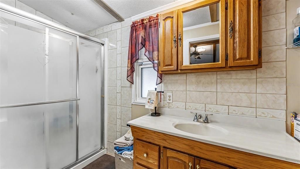 Activo con contrato: $275,000 (3 camas, 2 baños, 1958 Pies cuadrados)