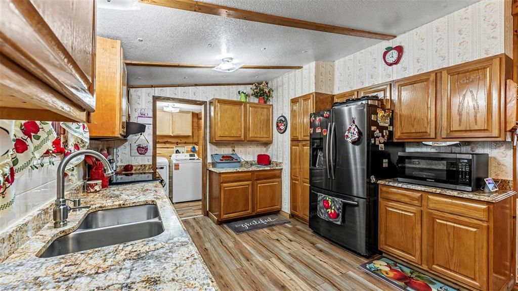 Activo con contrato: $275,000 (3 camas, 2 baños, 1958 Pies cuadrados)