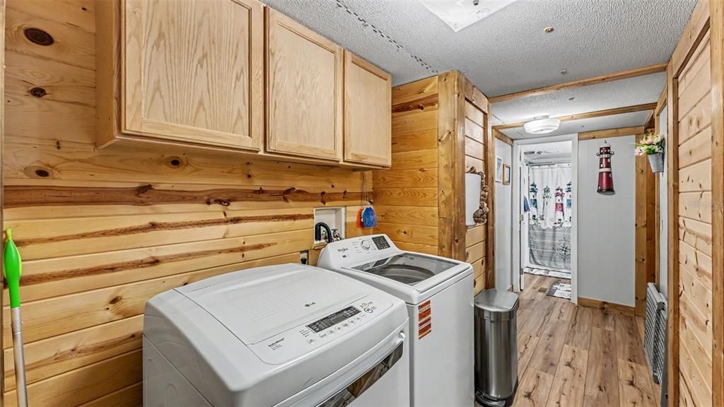 Activo con contrato: $275,000 (3 camas, 2 baños, 1958 Pies cuadrados)