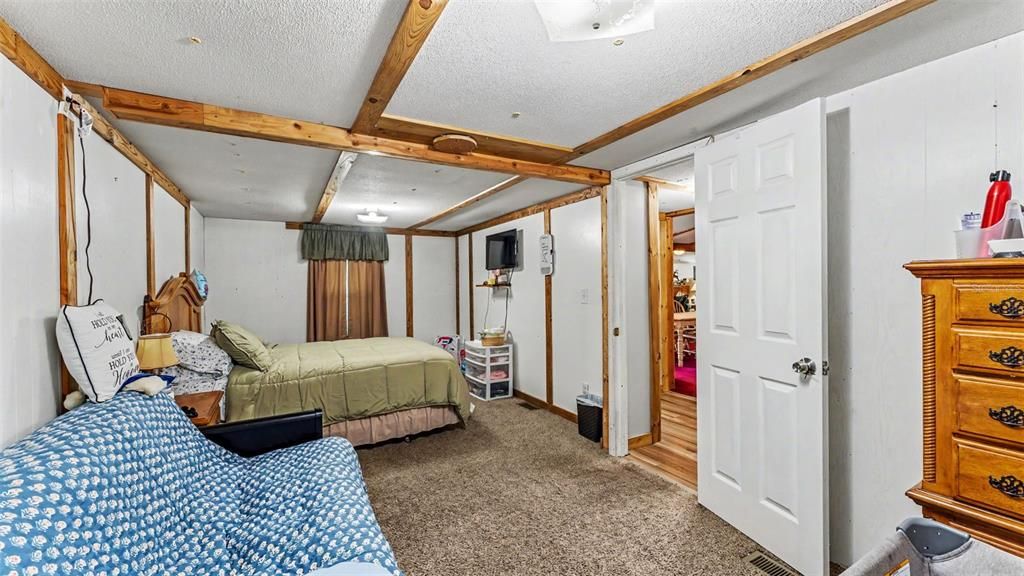 Activo con contrato: $275,000 (3 camas, 2 baños, 1958 Pies cuadrados)