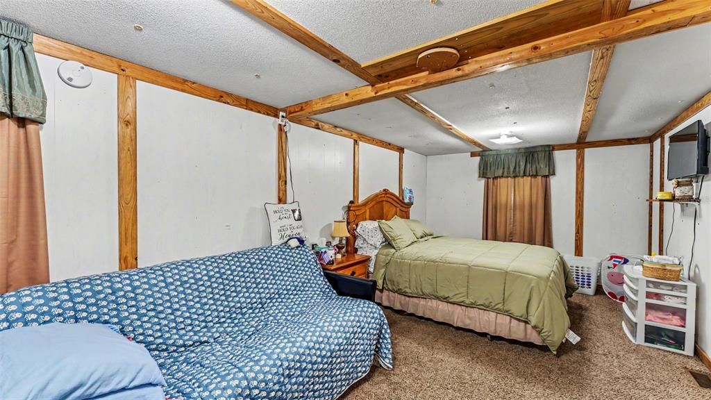Activo con contrato: $275,000 (3 camas, 2 baños, 1958 Pies cuadrados)