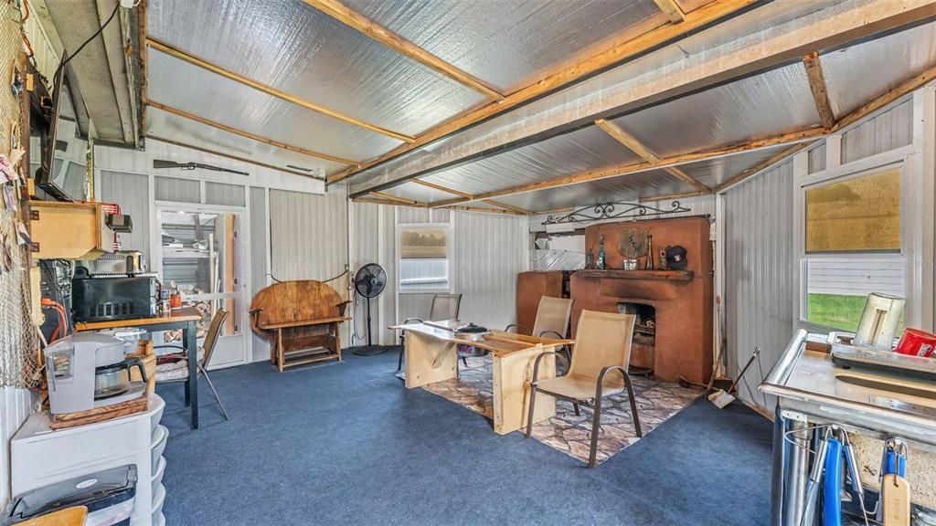 Activo con contrato: $275,000 (3 camas, 2 baños, 1958 Pies cuadrados)