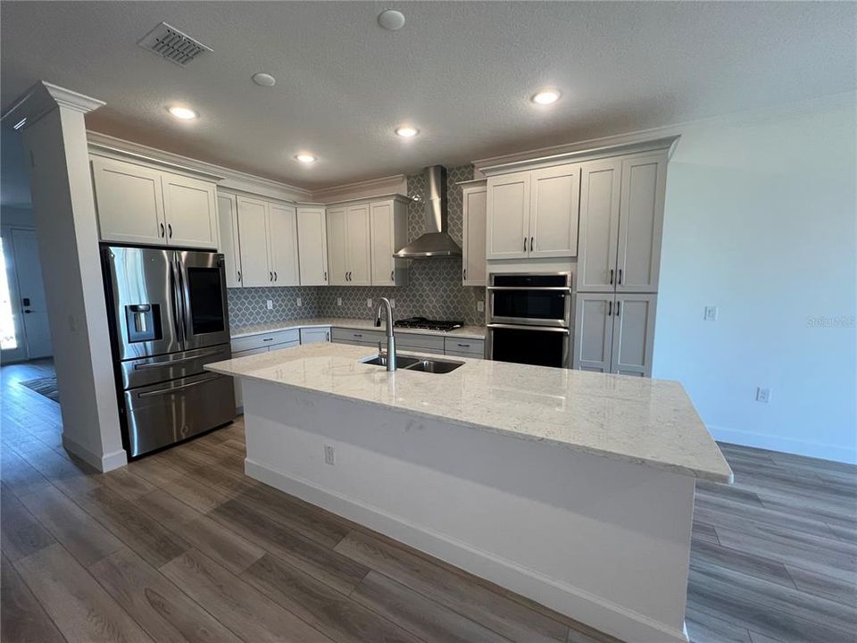For Sale: $515,000 (4 beds, 2 baths, 2410 Square Feet)