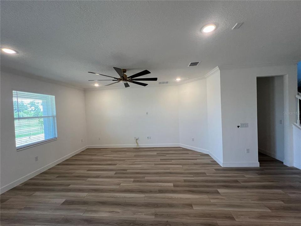 For Sale: $515,000 (4 beds, 2 baths, 2410 Square Feet)