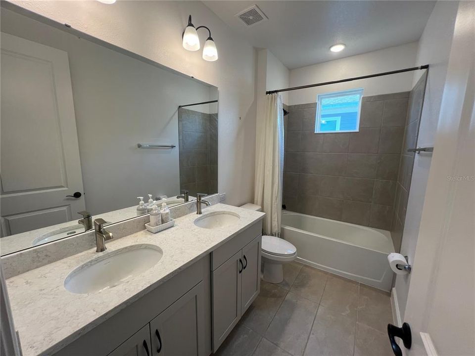 For Sale: $515,000 (4 beds, 2 baths, 2410 Square Feet)