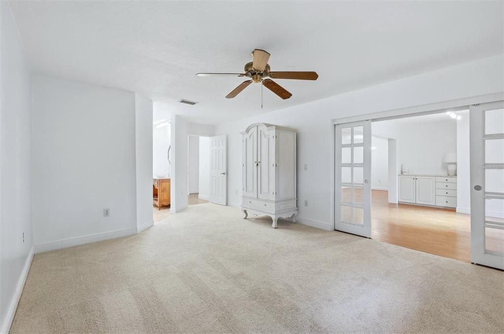 For Sale: $299,999 (2 beds, 2 baths, 1475 Square Feet)