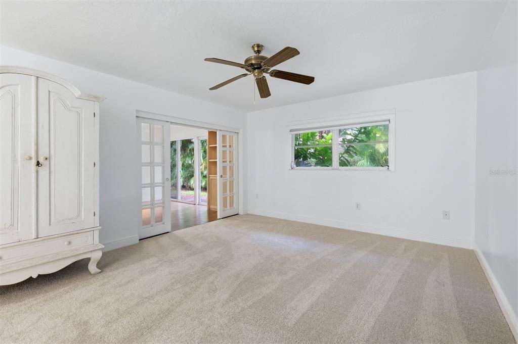 For Sale: $299,999 (2 beds, 2 baths, 1475 Square Feet)