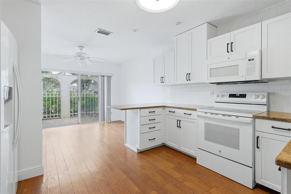 For Sale: $299,999 (2 beds, 2 baths, 1475 Square Feet)