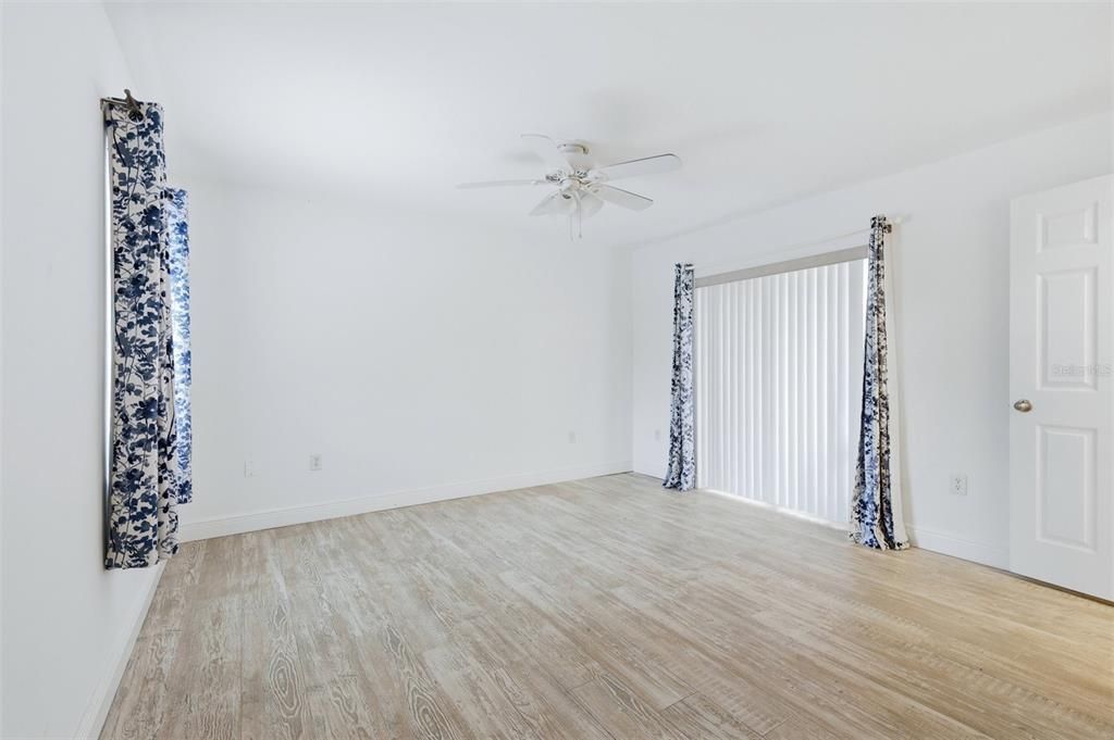 For Sale: $299,999 (2 beds, 2 baths, 1475 Square Feet)